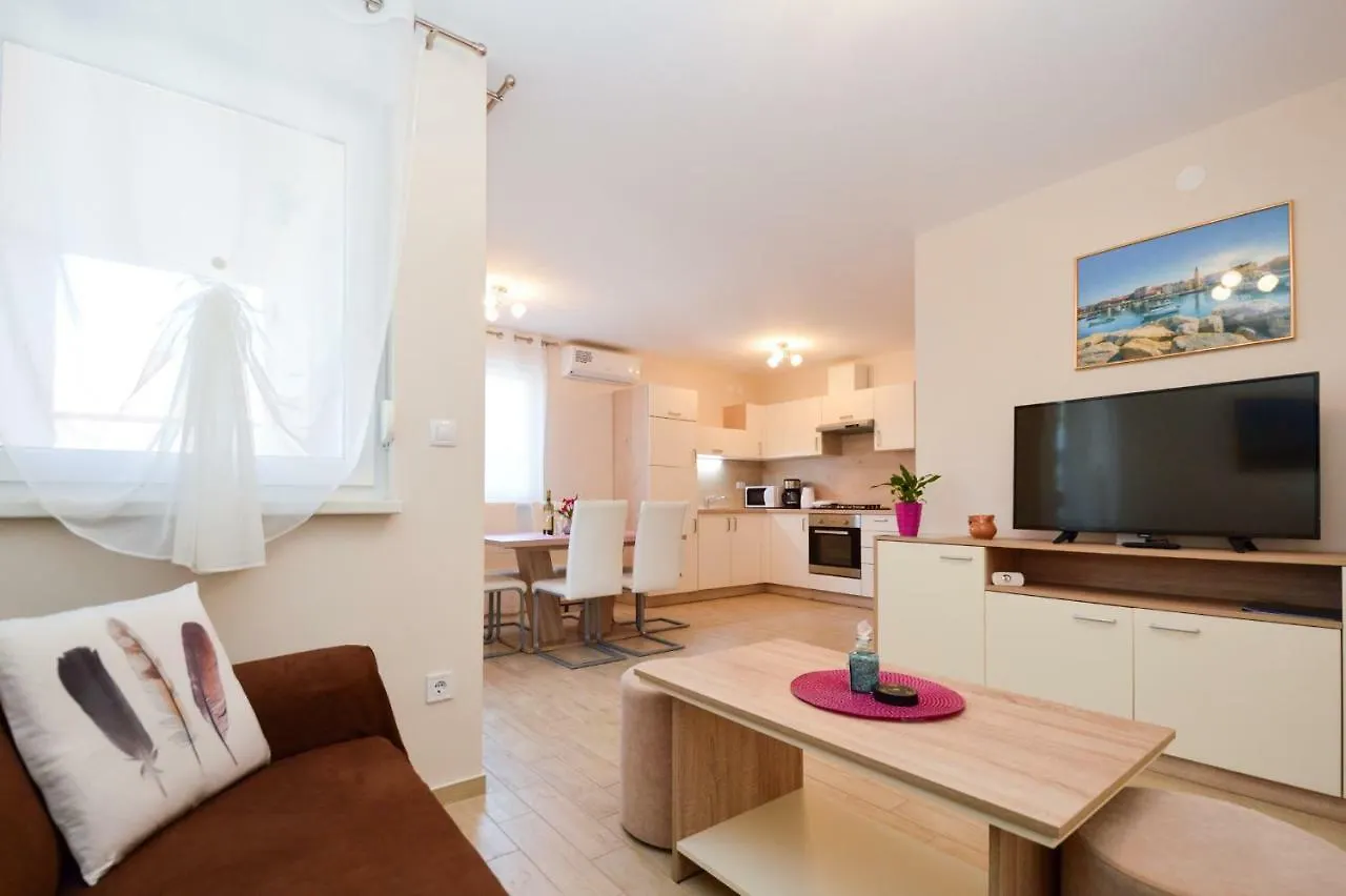Apartment Mit- Mir Fondole Croatia
