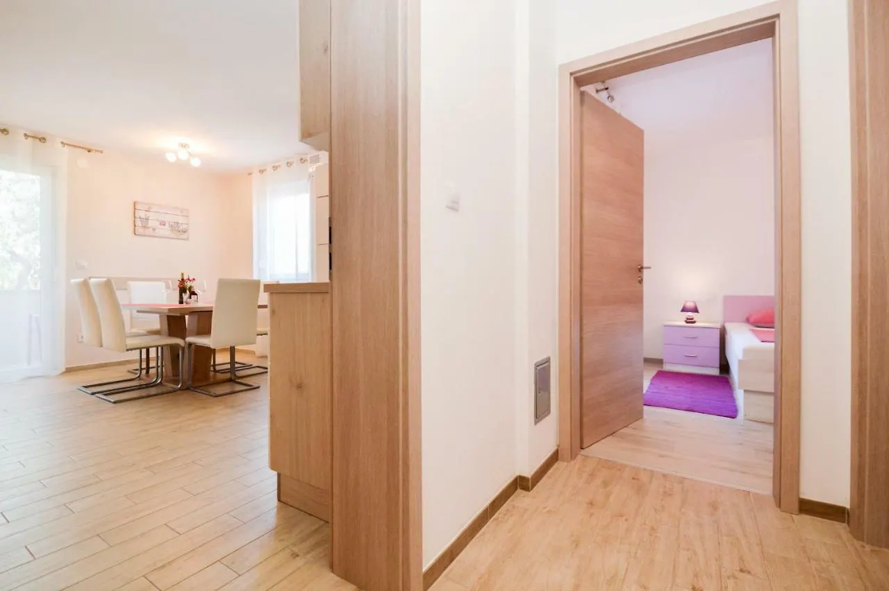 Apartment Mit- Mir Fondole