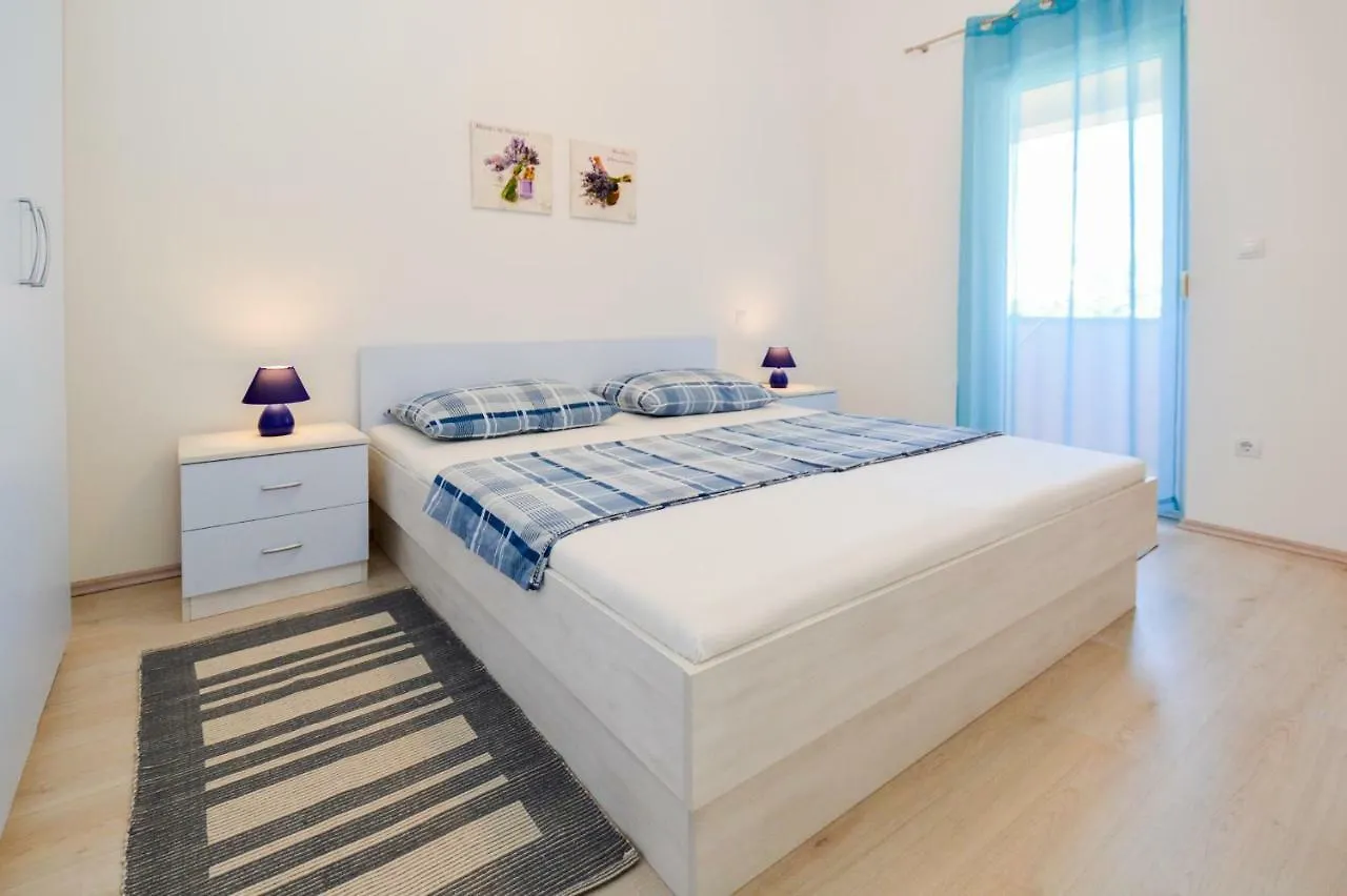 Apartment Mit- Mir Fondole