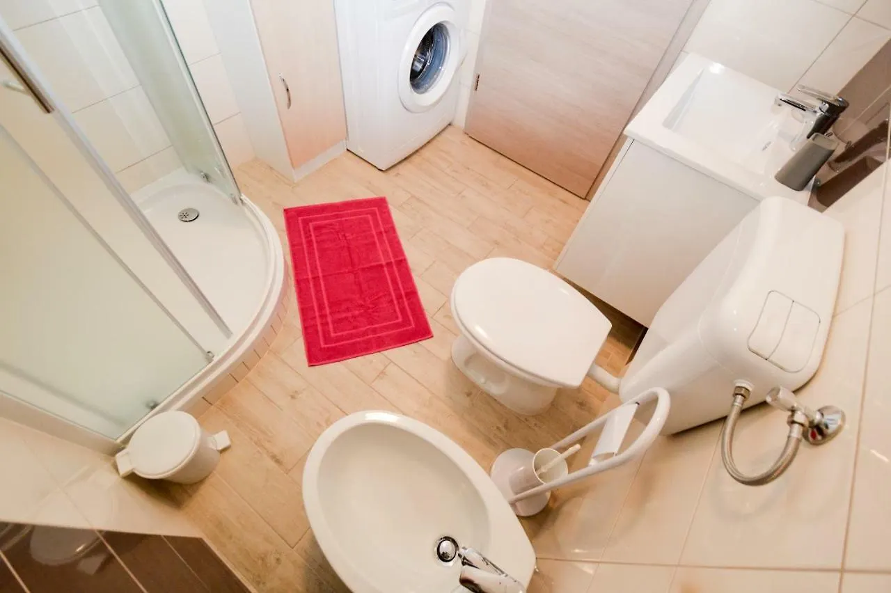 Apartment Mit- Mir Fondole
