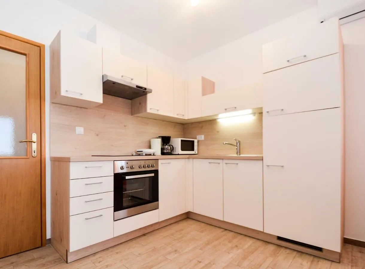 Apartment Mit- Mir Fondole