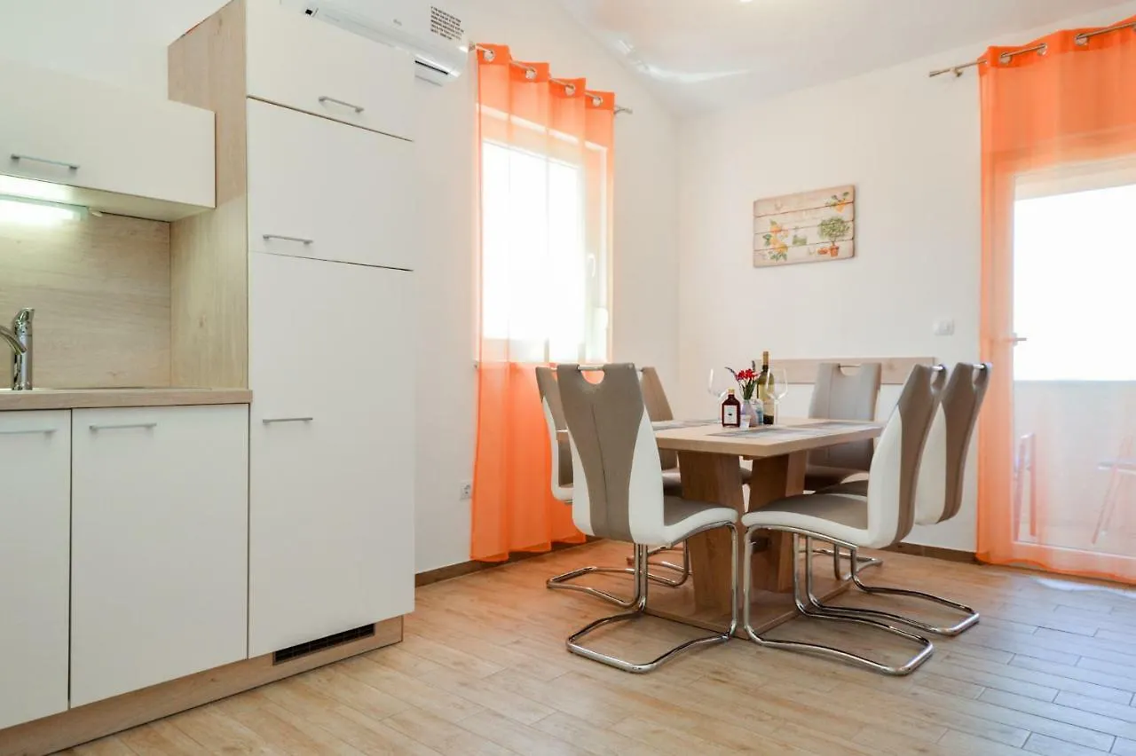 Apartment Mit- Mir Fondole