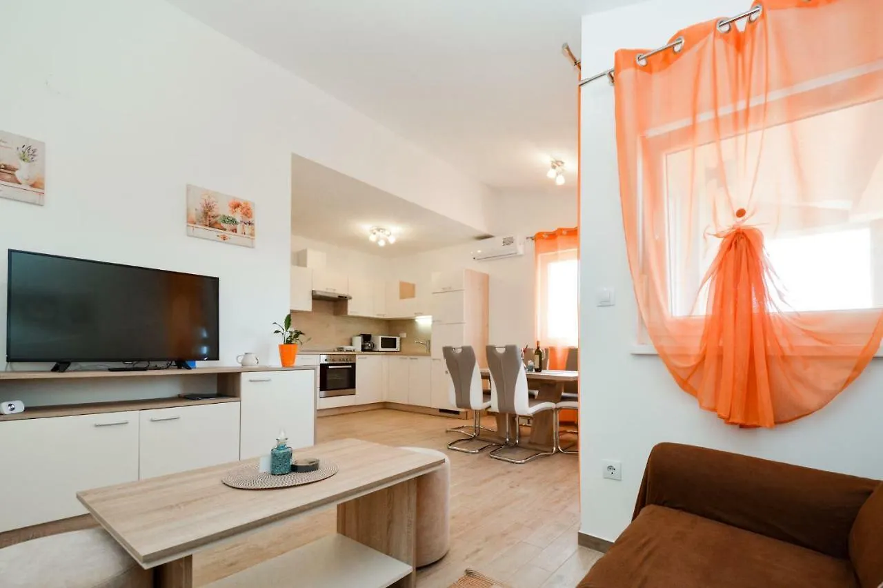 Apartment Mit- Mir Fondole