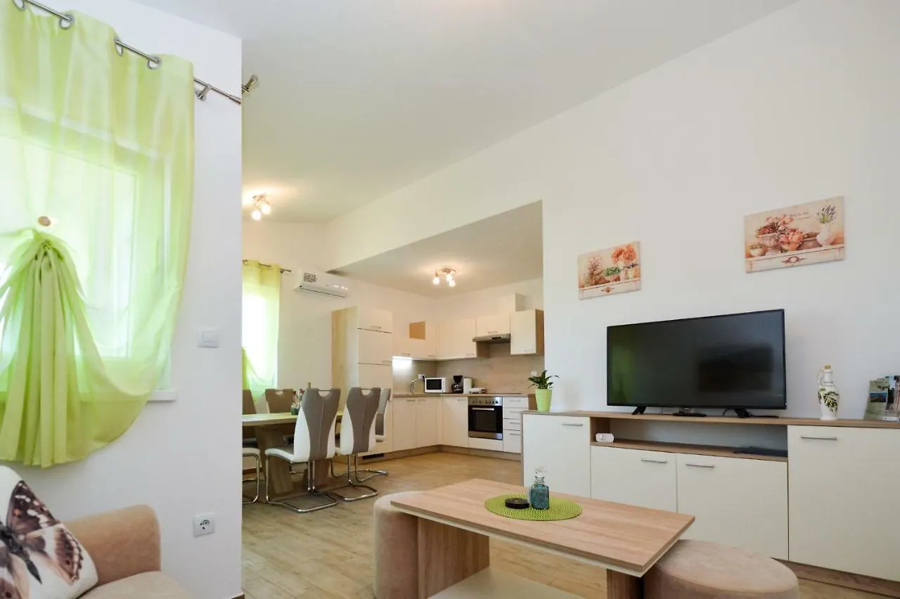 Apartment Mit- Mir Fondole