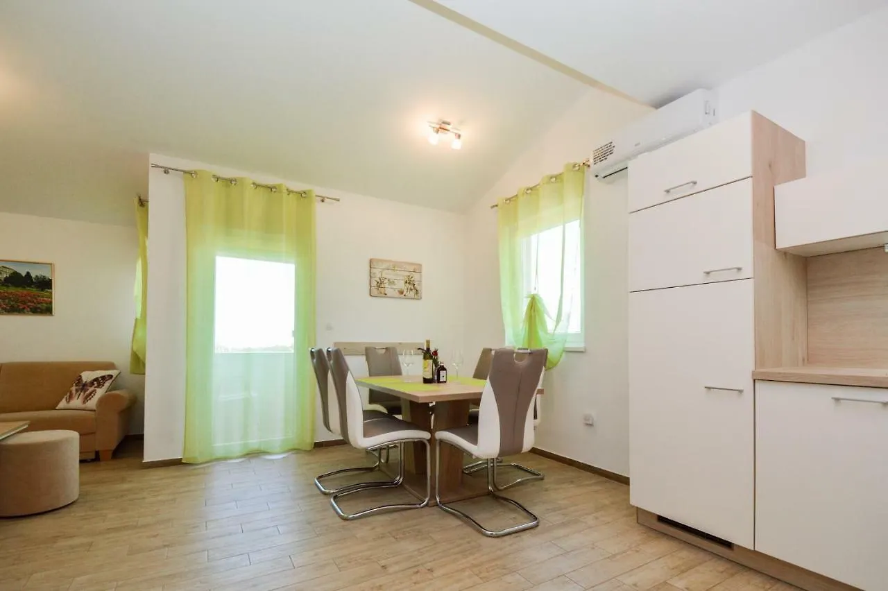 Apartment Mit- Mir Fondole