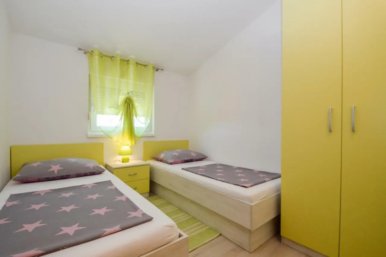 Apartment Mit- Mir Fondole Croatia