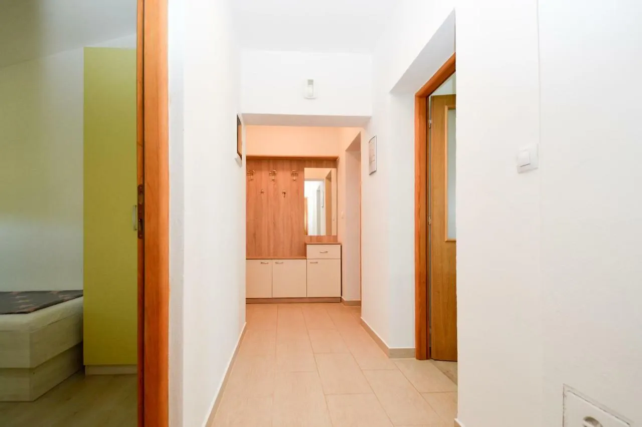 Apartment Mit- Mir Fondole