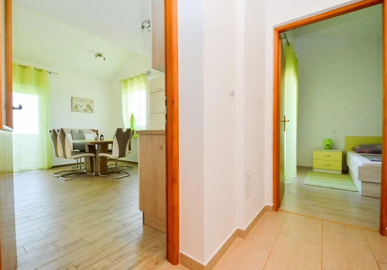 Apartment Mit- Mir Fondole