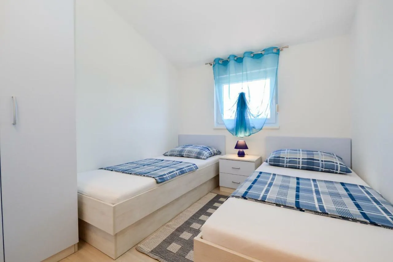 Apartment Mit- Mir Fondole